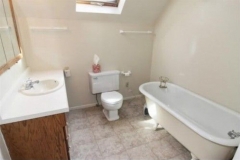Corona-upstairs-bathroom